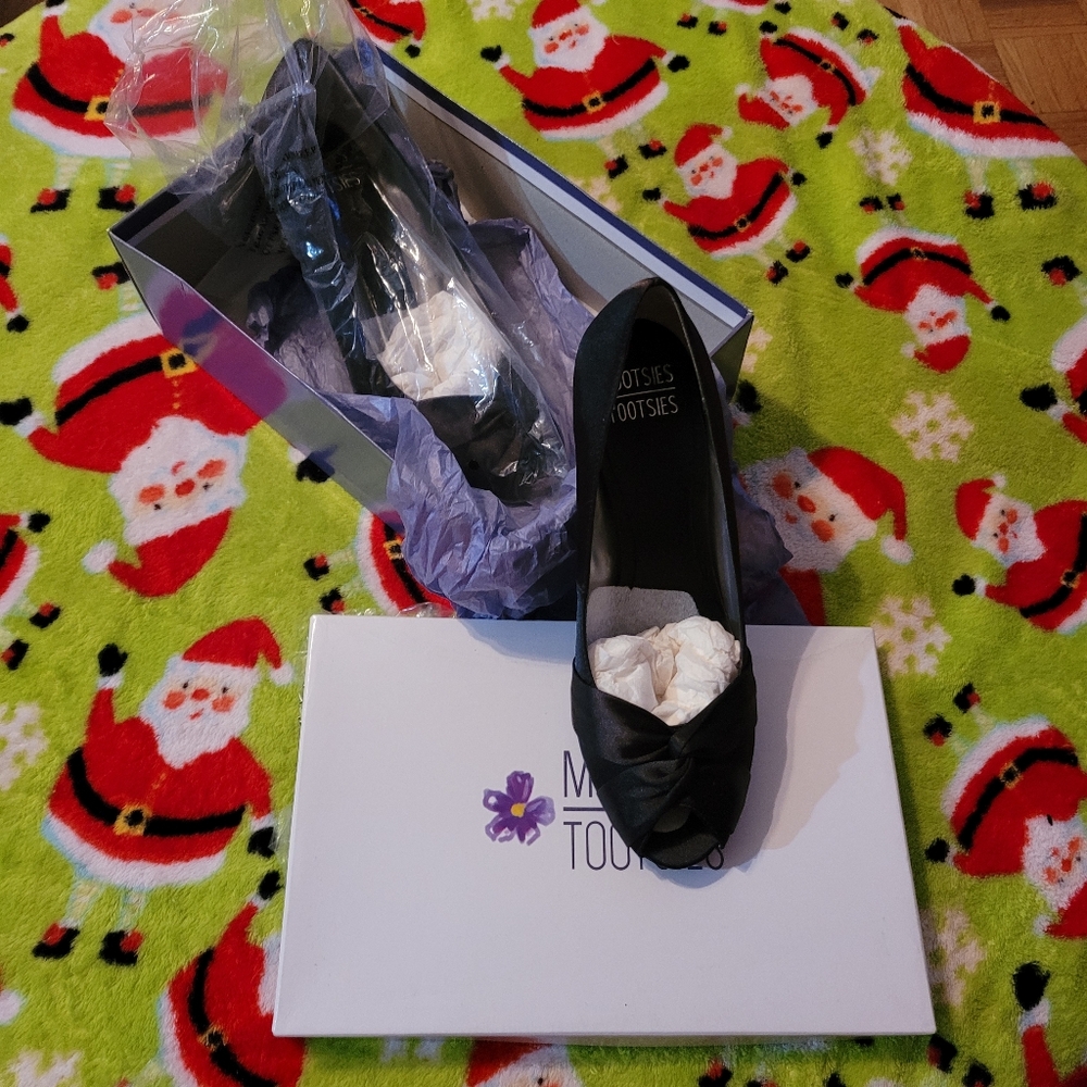 NWT Mootsies Tootsies peep toe blk heels, sz. 8 1/2